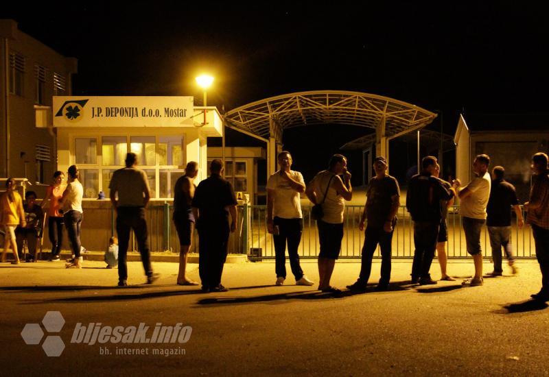 Prosvjednici pred Uborkom dežuraju u smjenama cijelu noć: Ne odustajemo!